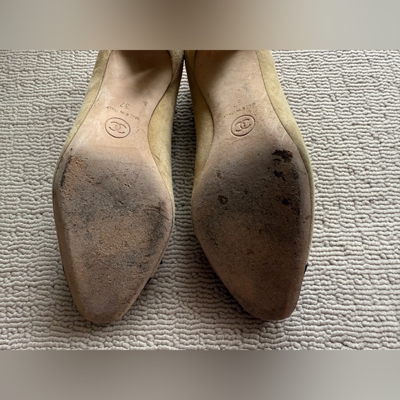 CHANEL Women Suede Pumps, Bow, CC Logo. 3" Heels, Size 37, Beige. Authentic - Picture 12 of 16